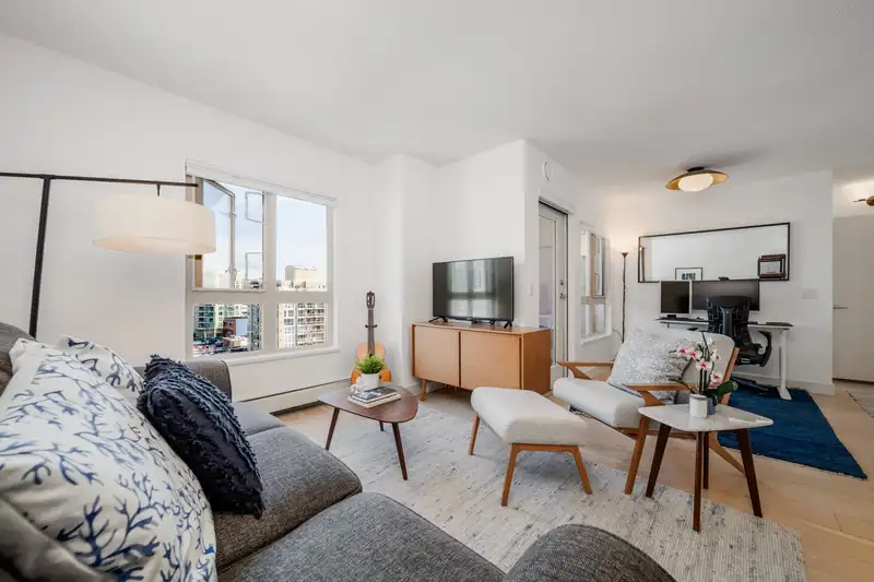 1004 121 W 15TH STREET - photo 1 of 27