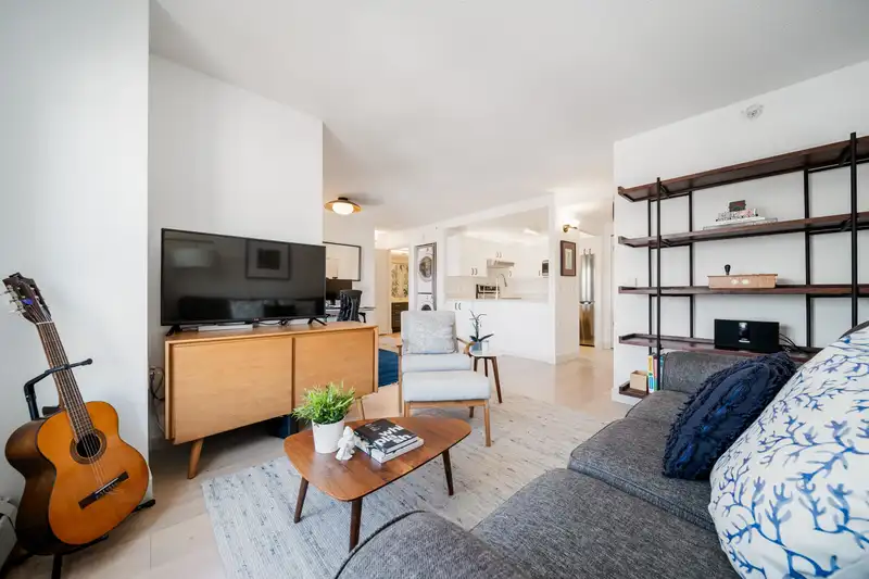 1004 121 W 15TH STREET - photo 2 of 27