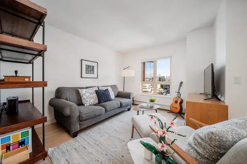 1004 121 W 15TH STREET - photo 3 of 27