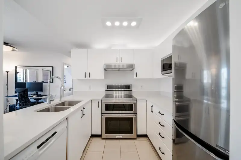 1004 121 W 15TH STREET - photo 4 of 27
