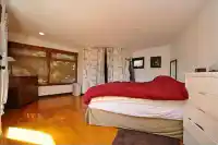 937 UNDERHILL DRIVE - thumbnail 3