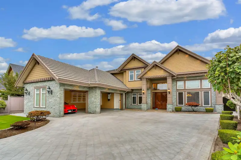 7960 SUNNYHOLME CRESCENT - photo 2 of 36