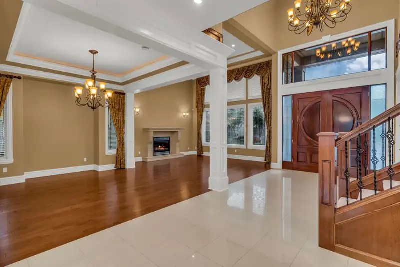 7960 SUNNYHOLME CRESCENT - photo 3 of 36
