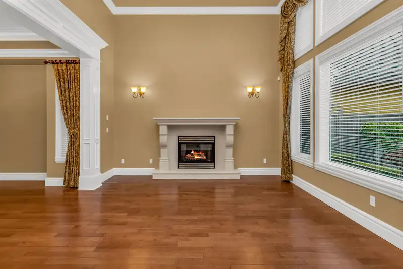 7960 SUNNYHOLME CRESCENT - photo 4 of 36