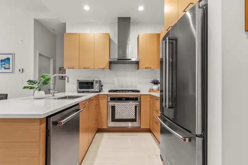 114 3581 ROSS DRIVE - photo 3 of 32