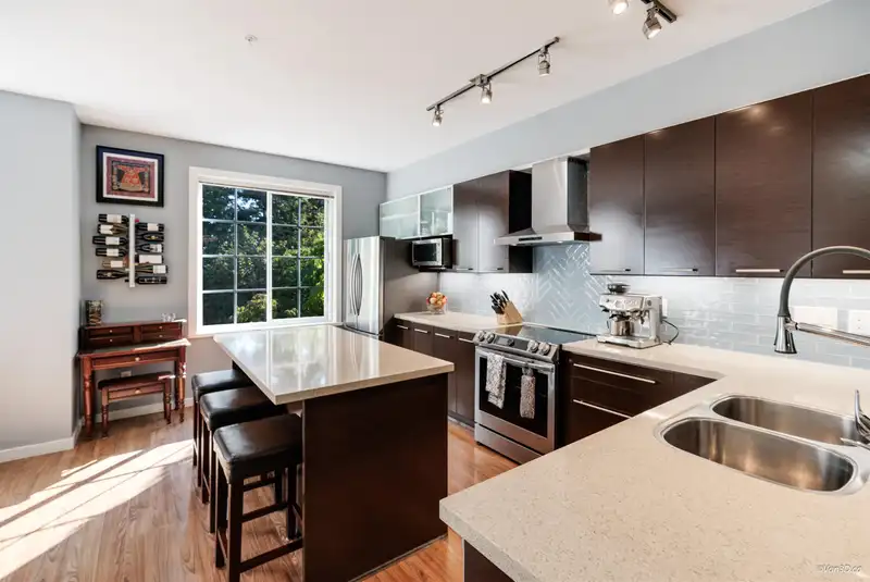 25 550 BROWNING PLACE - photo 2 of 40
