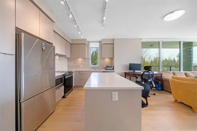 504 8761 UNIVERSITY CRESCENT - photo 2 of 22