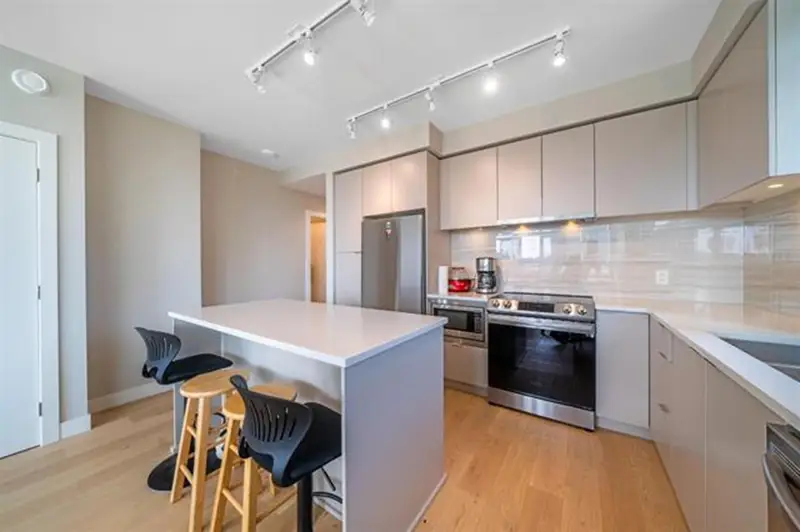 504 8761 UNIVERSITY CRESCENT - photo 4 of 22