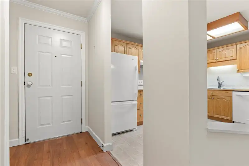 408 2626 COUNTESS STREET - photo 4 of 36