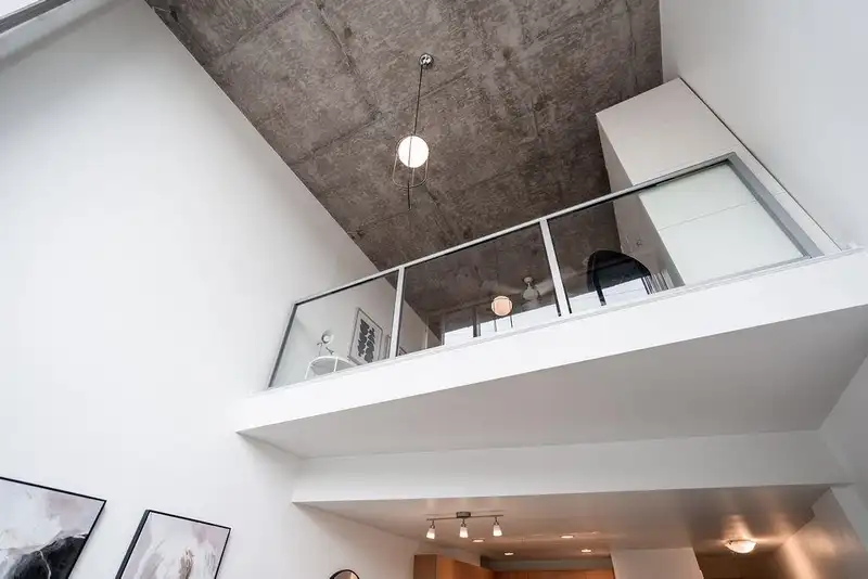 204 919 STATION STREET - photo 4 of 36
