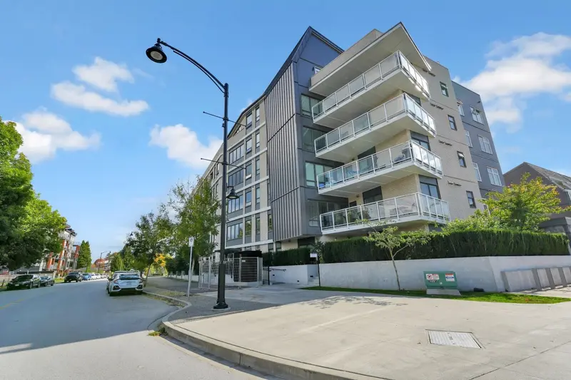 411 22226 BROWN AVENUE - photo 1 of 25