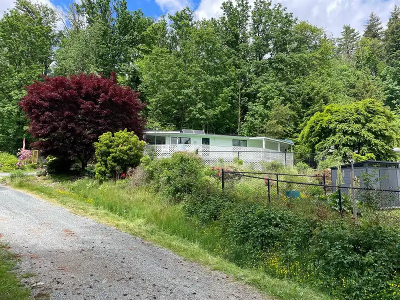 89 43201 LOUGHEED HIGHWAY - photo 1 of 30