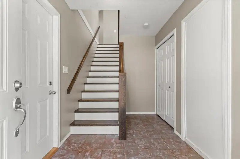 5720 REMINGTON CRESCENT - photo 4 of 40