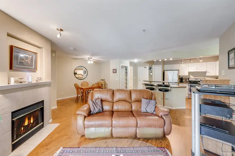 407 210 ELEVENTH STREET - photo 3 of 36