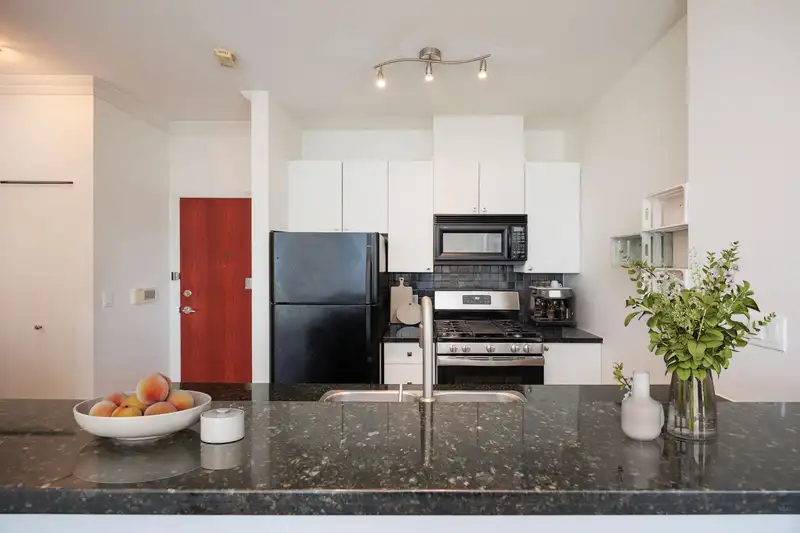 2307 928 RICHARDS STREET - photo 2 of 29