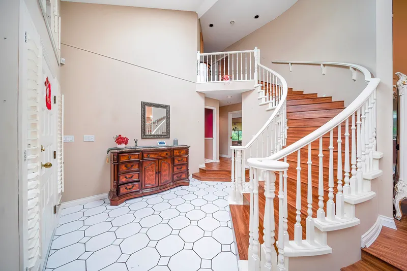 15007 75 AVENUE - photo 2 of 25