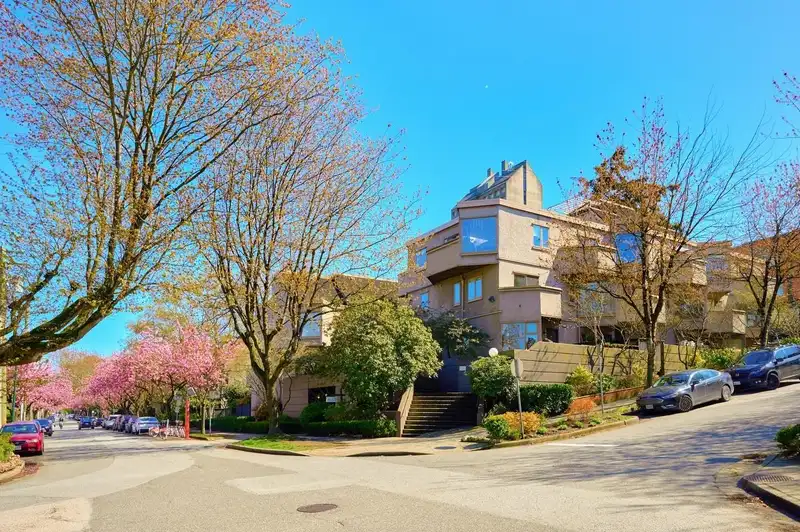 24 870 W 7TH AVENUE - photo 1 of 23
