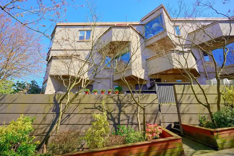 24 870 W 7TH AVENUE - photo 2 of 23