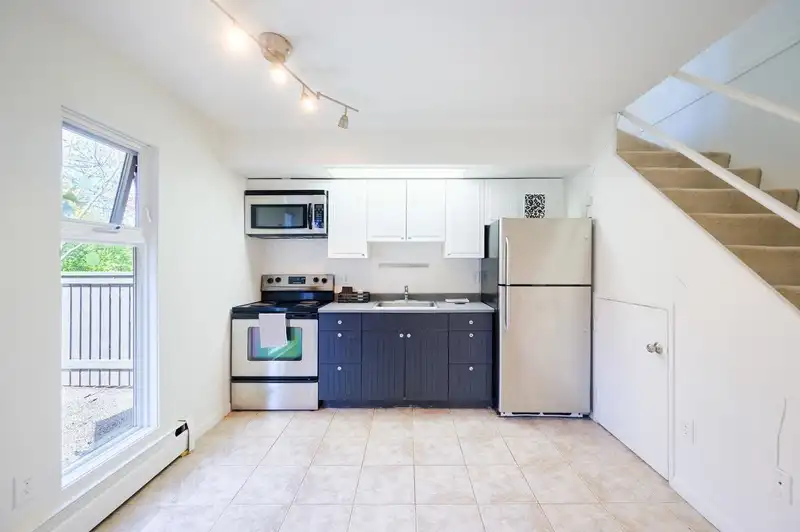 24 870 W 7TH AVENUE - photo 4 of 23
