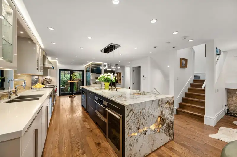 4005 VINE STREET - photo 3 of 40