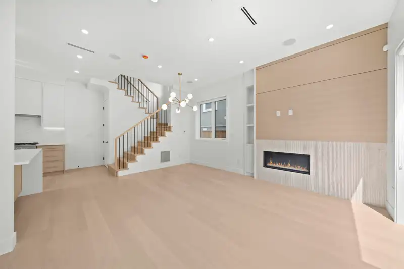 1 6461 E PRINCE EDWARD STREET - photo 2 of 28
