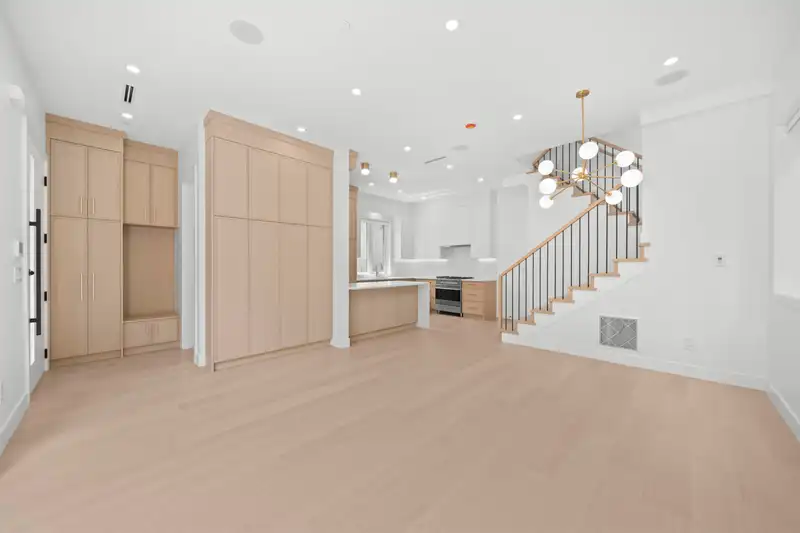 1 6461 E PRINCE EDWARD STREET - photo 4 of 28