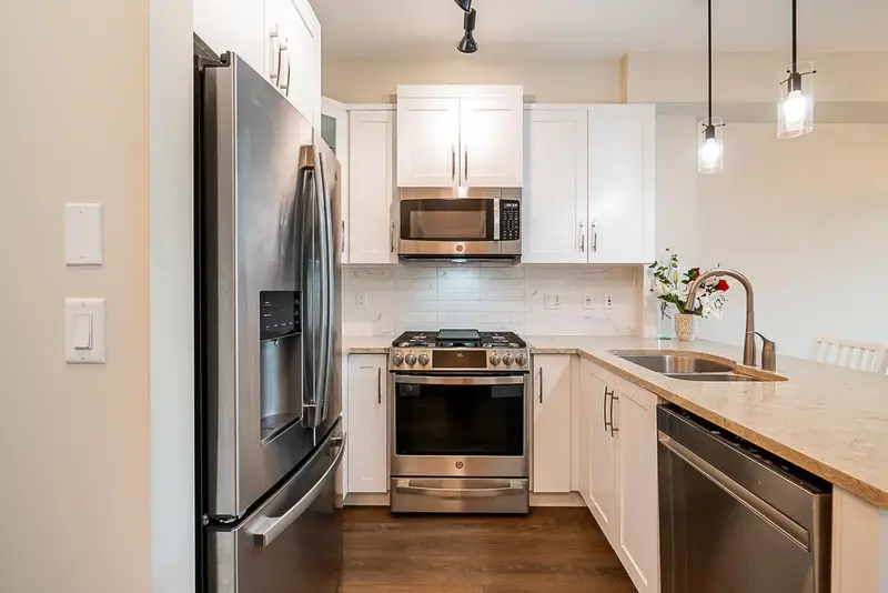 425 11077 RAVINE ROAD - photo 3 of 25