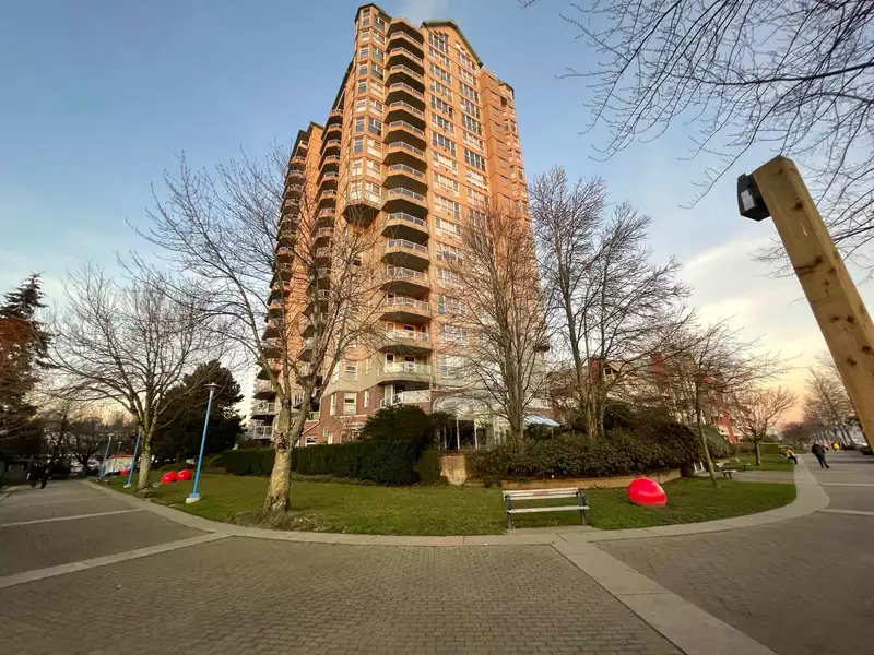 1101 1250 QUAYSIDE DRIVE - photo 1 of 39