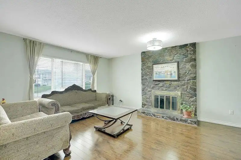 7331 142 STREET - photo 2 of 33