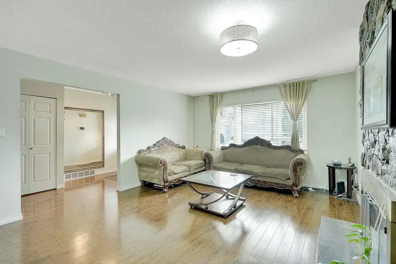7331 142 STREET - photo 4 of 33