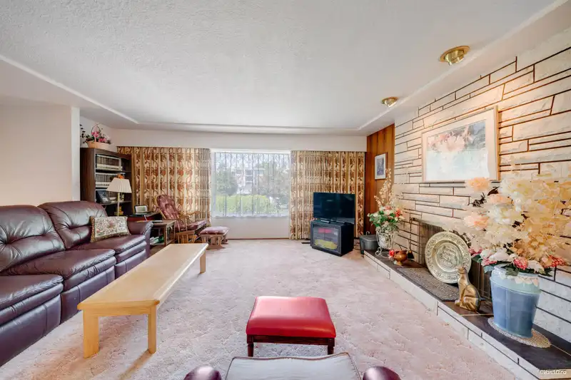 8140 SPIRES ROAD - photo 3 of 23