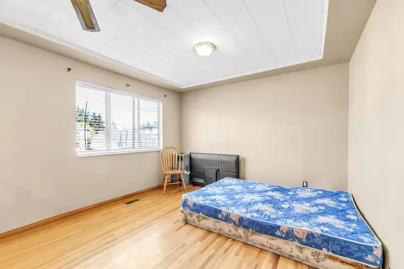 2680 VICTORIA STREET - photo 4 of 19