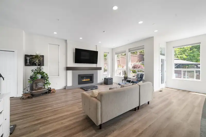 10433 248 STREET - photo 3 of 34