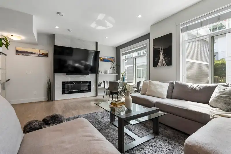 10 11267 133 STREET - photo 2 of 38