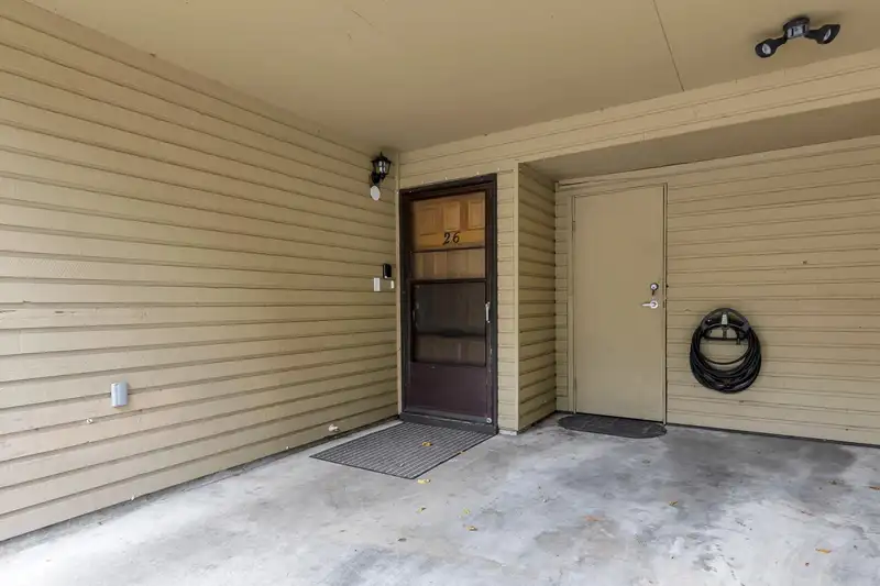 26 2998 MOUAT DRIVE - photo 3 of 35