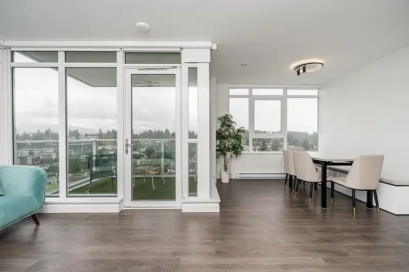 1507 525 FOSTER AVENUE - photo 1 of 37