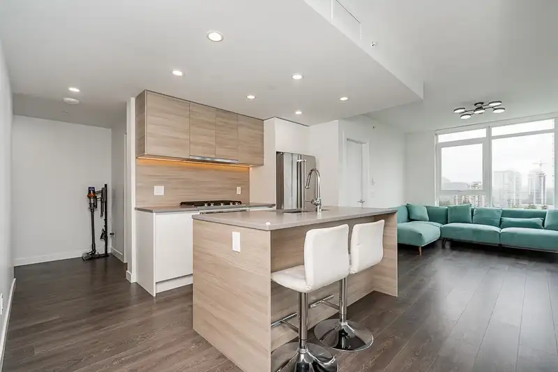 1507 525 FOSTER AVENUE - photo 3 of 37