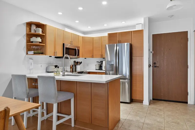 330 210 W 2ND STREET - photo 3 of 25