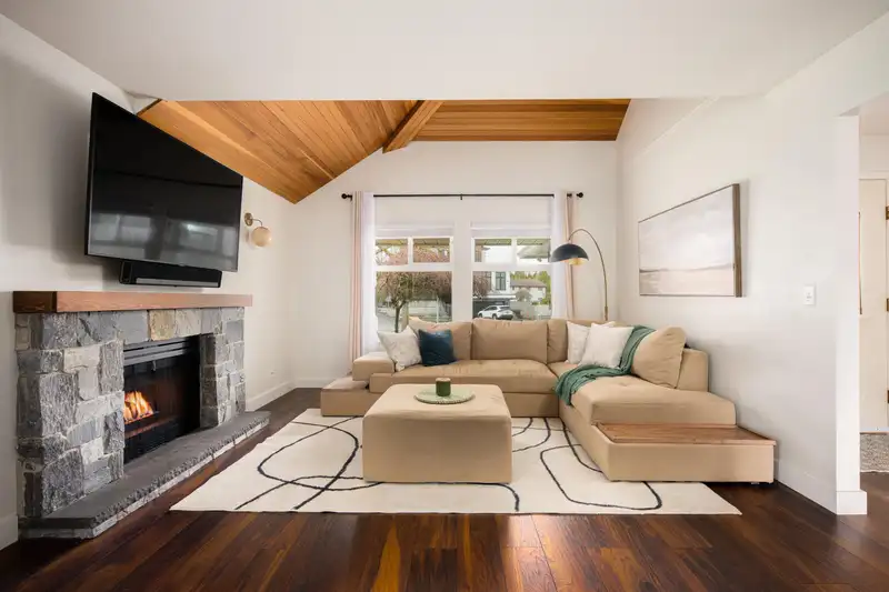 8572 164A STREET - photo 4 of 27
