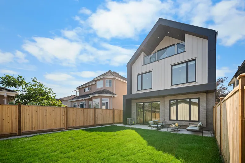 2 3563 E 25TH AVENUE - photo 3 of 24