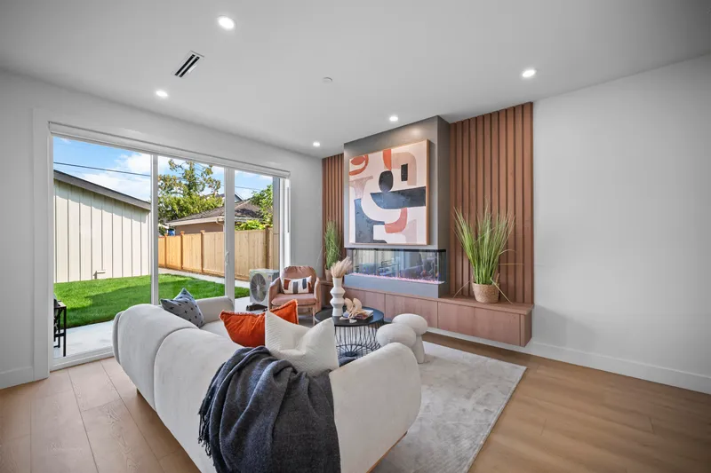 2 3563 E 25TH AVENUE - photo 4 of 24