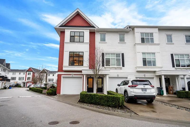 85 27735 ROUNDHOUSE DRIVE - photo 1 of 25