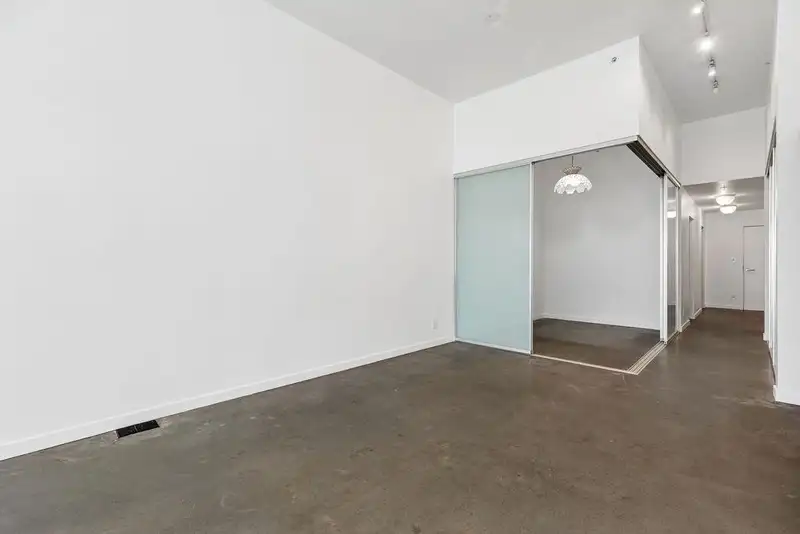 310 53 W HASTINGS STREET - photo 4 of 33