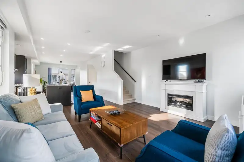 159 548 FOSTER AVENUE - photo 4 of 31