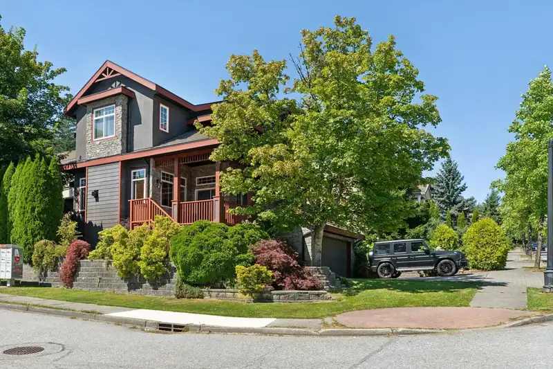 2172 PARKWAY BOULEVARD - photo 1 of 40
