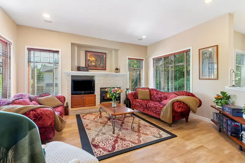2172 PARKWAY BOULEVARD - photo 4 of 40