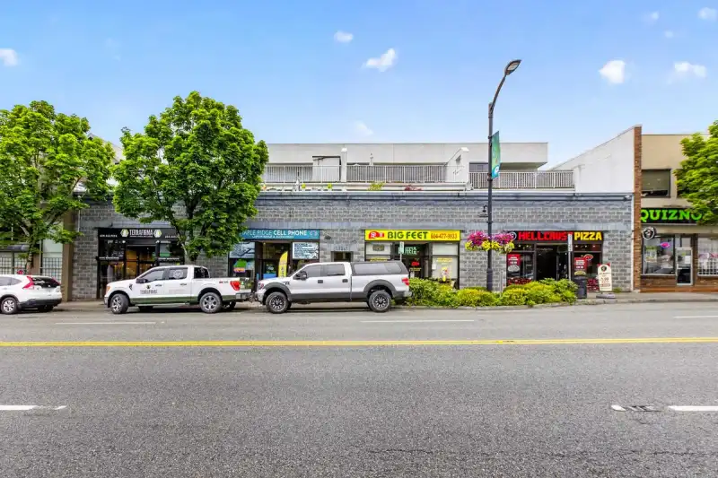 306 22347 LOUGHEED HIGHWAY - photo 1 of 38