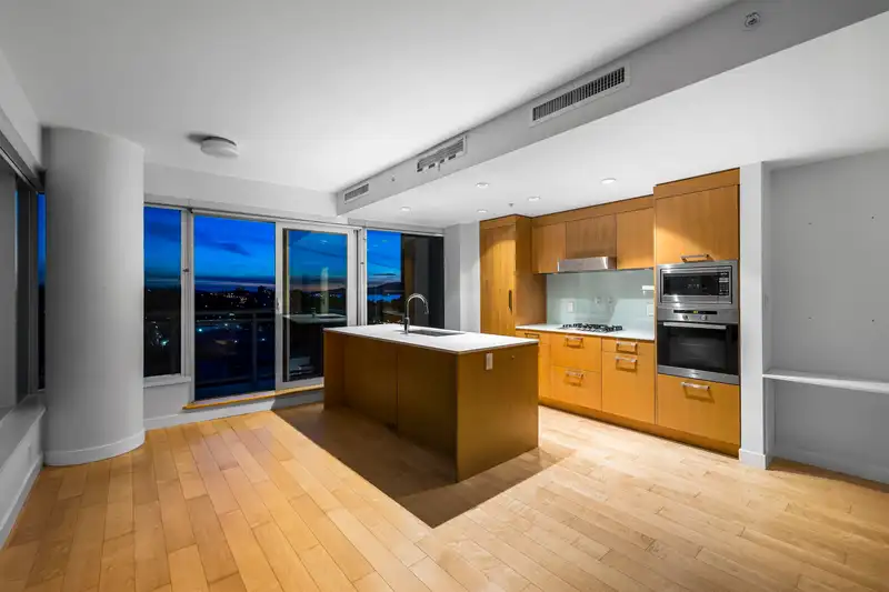 1101 1565 W 6TH AVENUE - photo 4 of 33