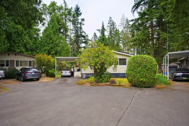 10 2306 198TH STREET - photo 2 of 33