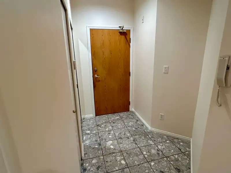 306 5656 HALLEY AVENUE - photo 3 of 31
